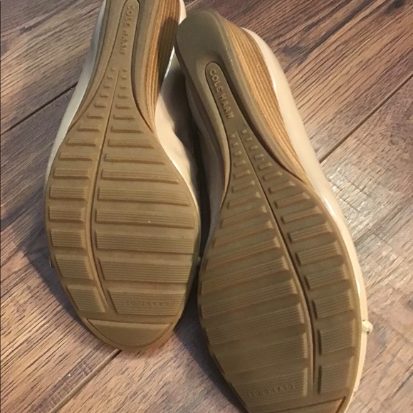 Cole Hann peep toe low wedge heel. Size 6 - Picture 2 of 4